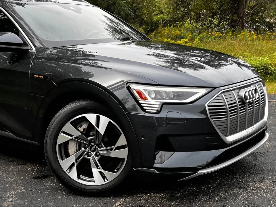 2022 Audi e-tron - Image 2 of 13