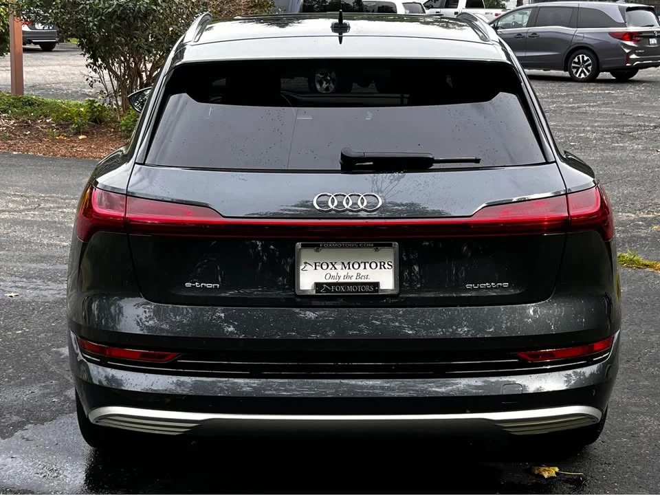 2022 Audi e-tron - Image 5 of 13