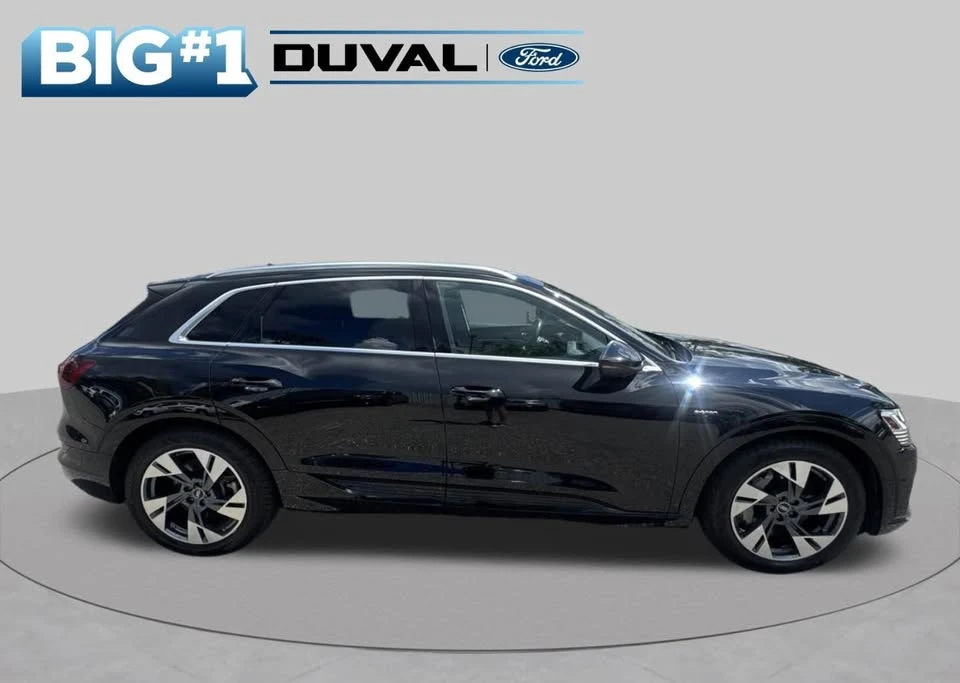 2022 Audi e-tron - Image 2 of 15
