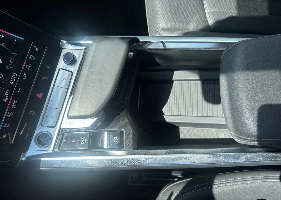 2022 Audi e-tron - Image 14 of 15