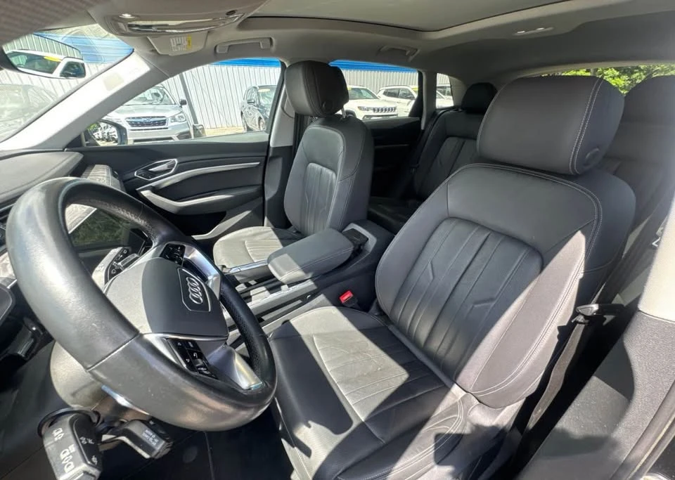 2022 Audi e-tron - Image 8 of 15