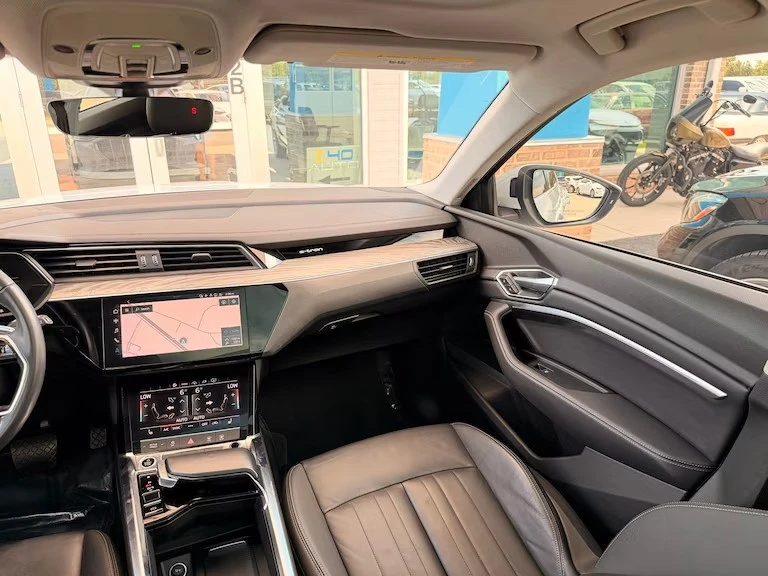 2022 Audi e-tron - Image 11 of 20