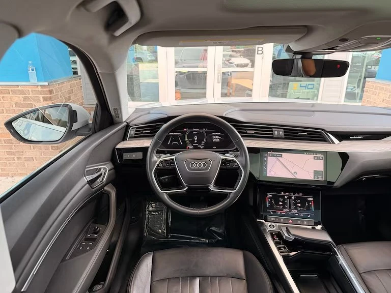 2022 Audi e-tron - Image 10 of 20