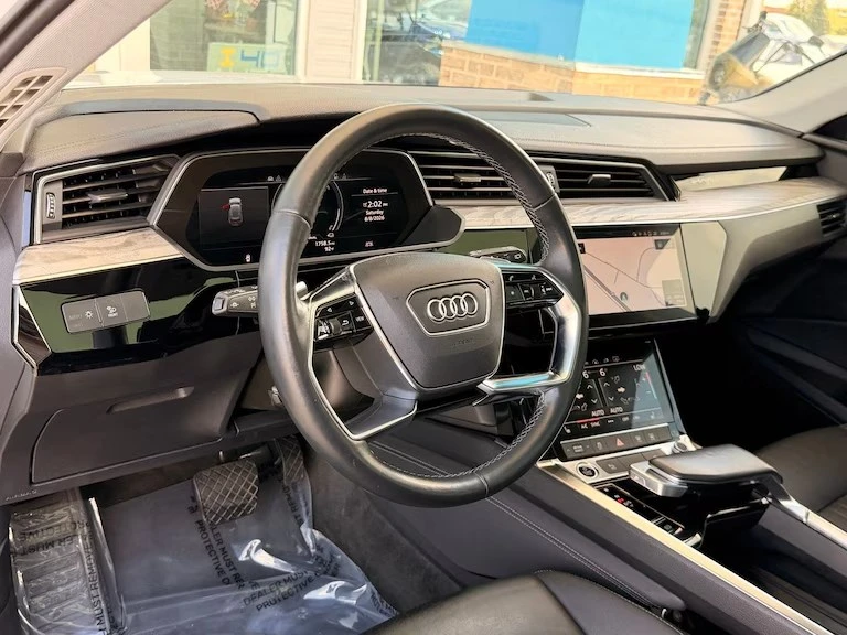 2022 Audi e-tron - Image 9 of 20