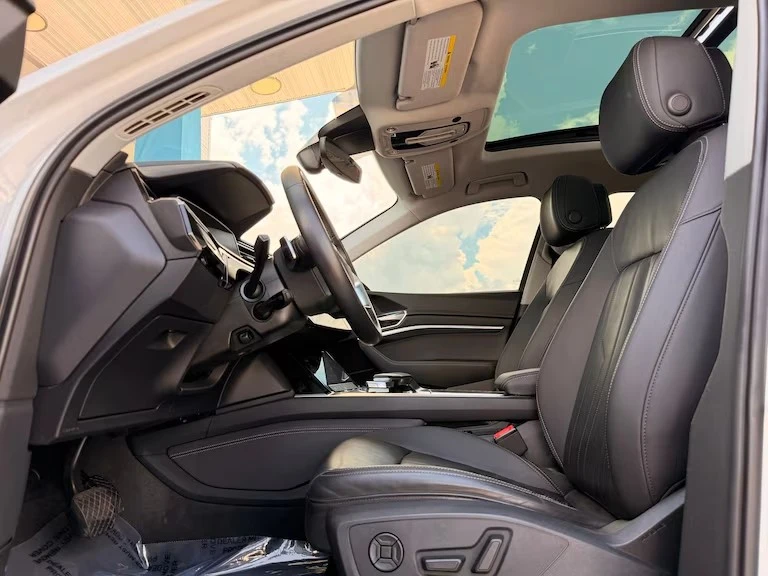 2022 Audi e-tron - Image 8 of 20