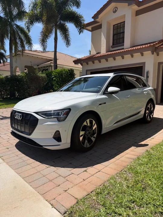 2022 Audi e-tron - Image 2 of 7