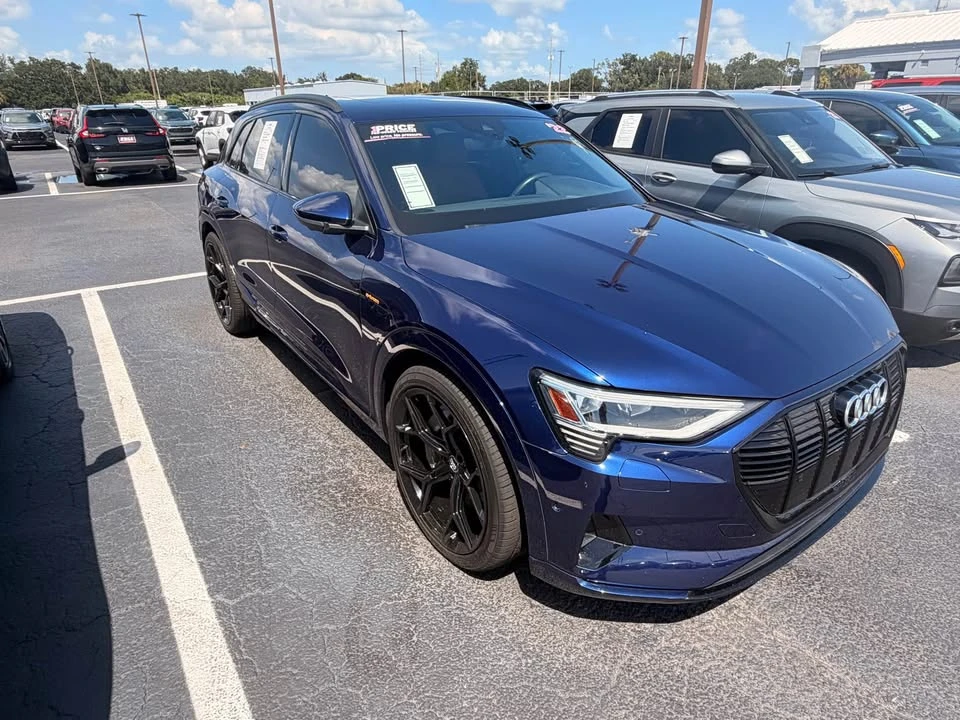 2022 Audi e-tron - Image 2 of 12