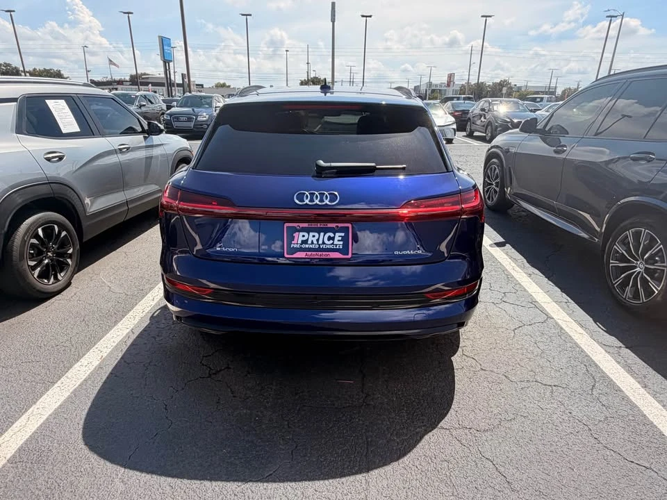 2022 Audi e-tron - Image 5 of 12