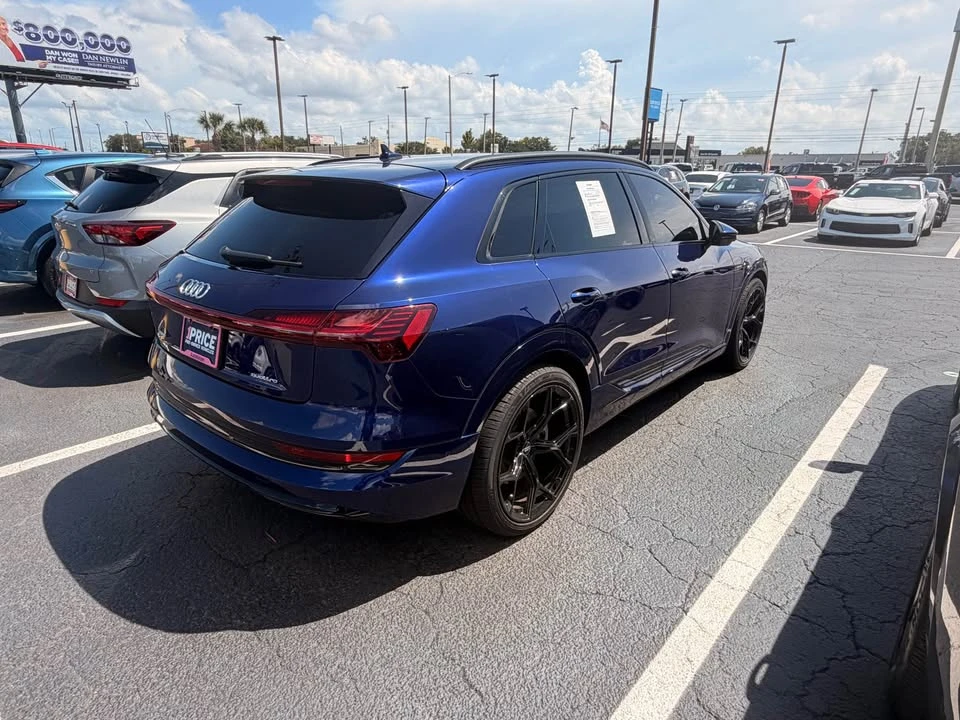 2022 Audi e-tron - Image 6 of 12