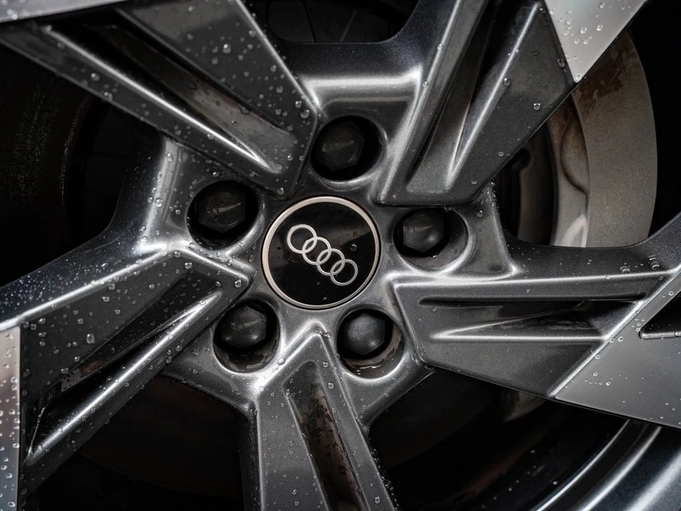 2022 Audi e-tron GT - Image 8 of 21