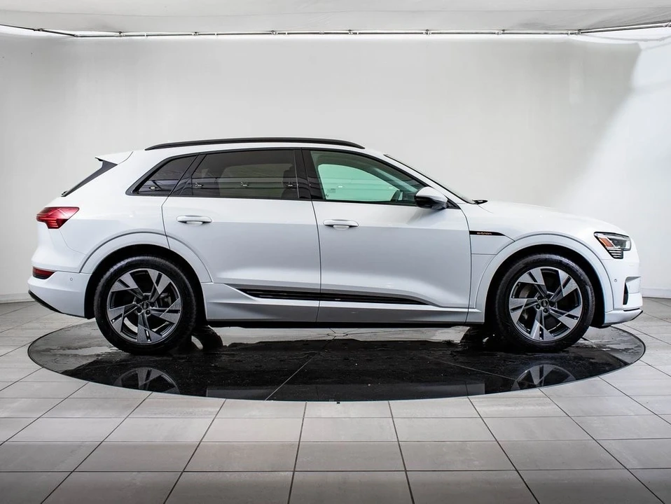 2022 Audi e-tron GT - Image 6 of 21