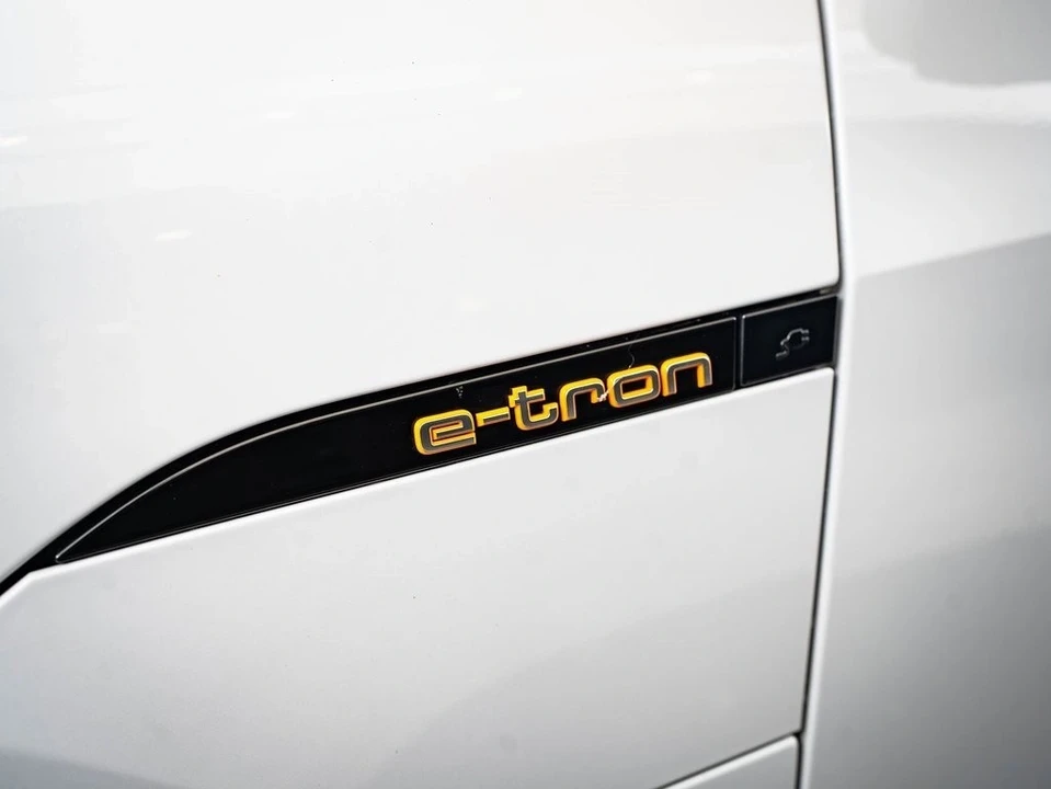 2022 Audi e-tron GT - Image 16 of 21