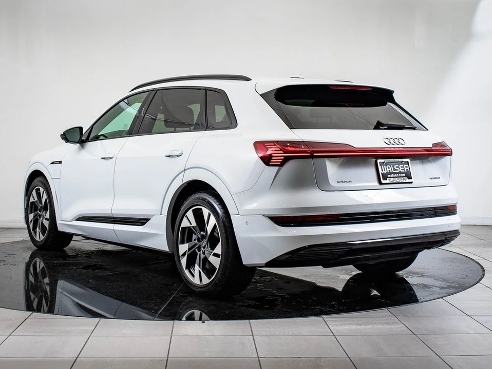 2022 Audi e-tron GT - Image 11 of 21