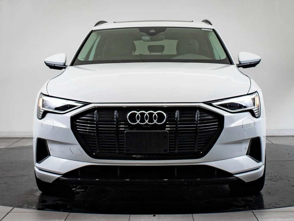 2022 Audi e-tron GT - Image 2 of 21