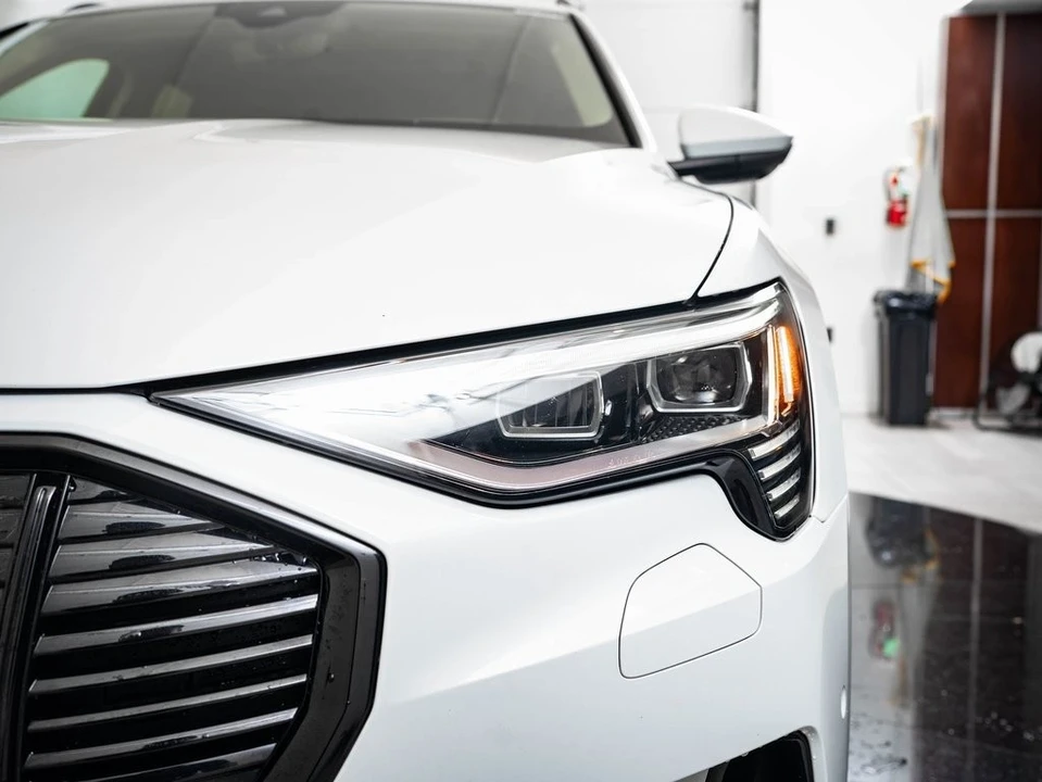 2022 Audi e-tron GT - Image 17 of 21