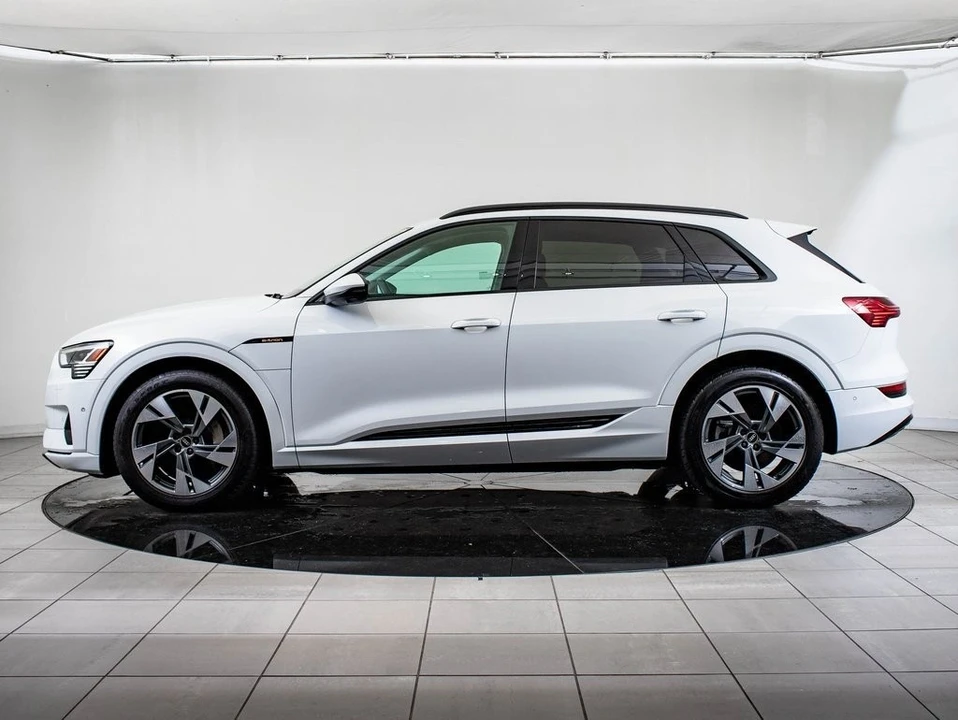 2022 Audi e-tron GT - Image 12 of 21