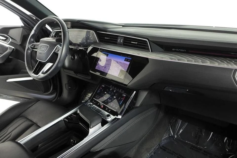 2022 Audi e-tron - Image 12 of 19