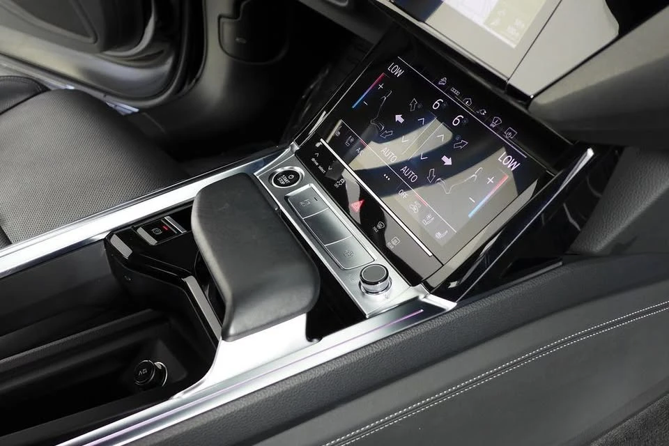 2022 Audi e-tron - Image 14 of 19