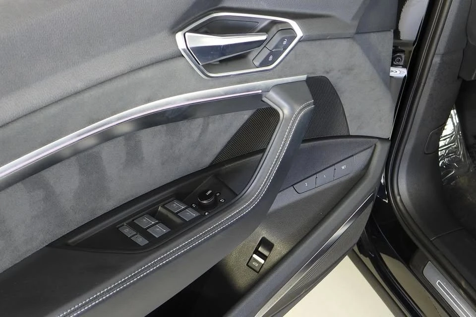 2022 Audi e-tron - Image 11 of 19