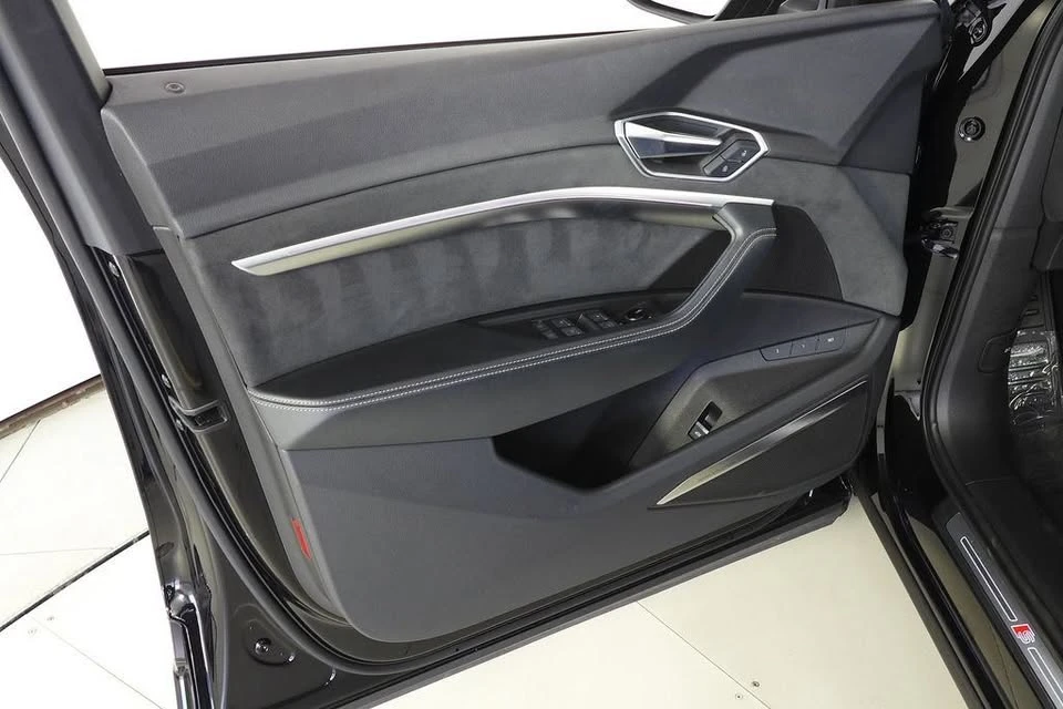 2022 Audi e-tron - Image 10 of 19