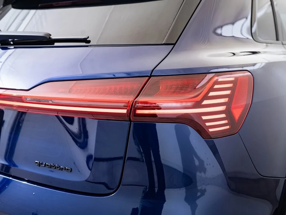 2022 Audi e-tron - Image 18 of 21