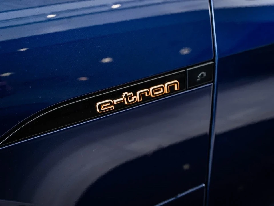 2022 Audi e-tron - Image 16 of 21