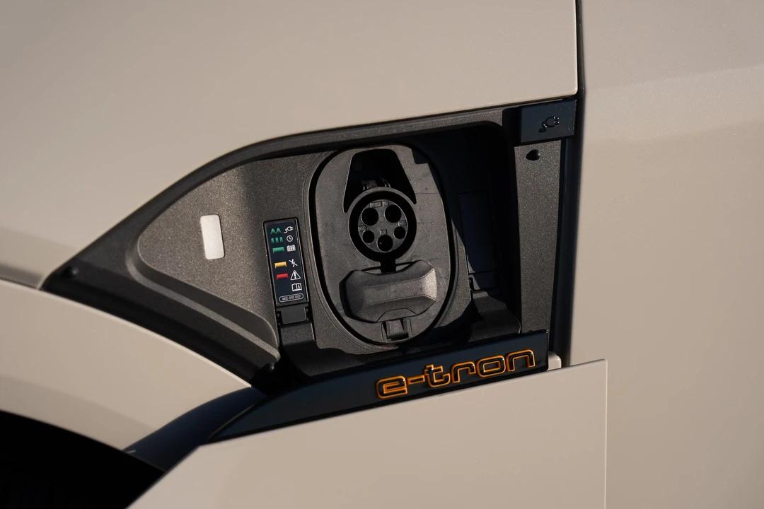 2022 Audi e-tron - Image 17 of 31