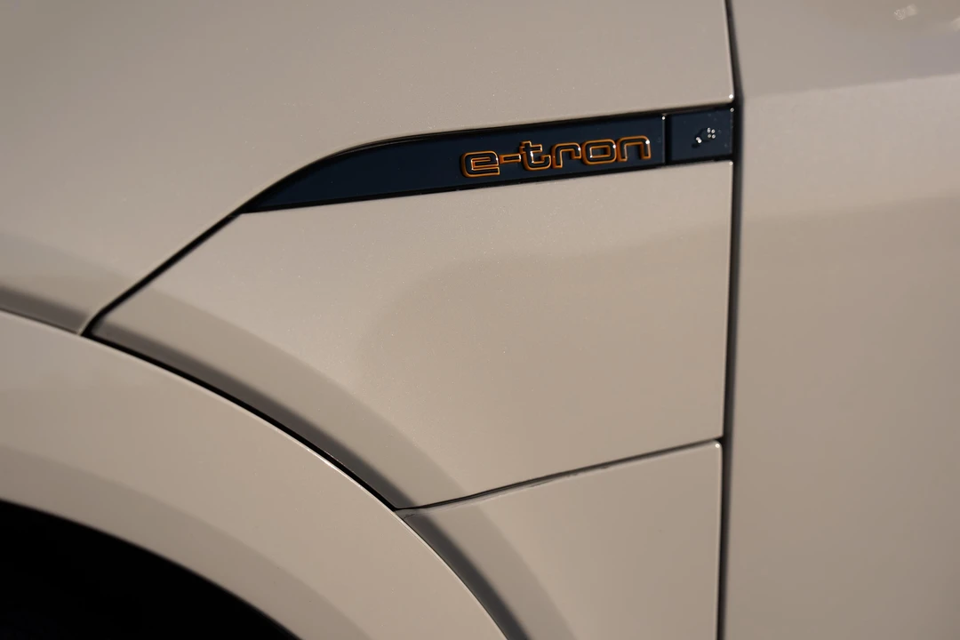 2022 Audi e-tron - Image 16 of 31