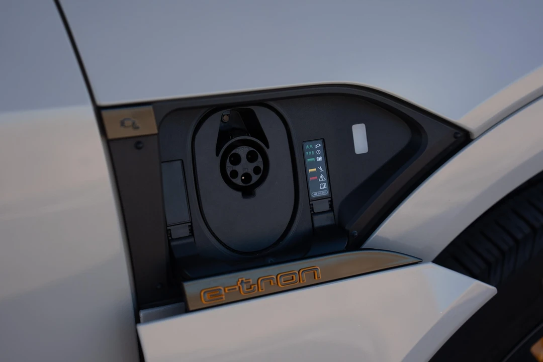2022 Audi e-tron - Image 24 of 31