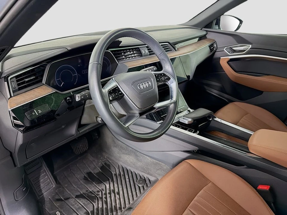 2022 Audi e-tron - Image 10 of 21
