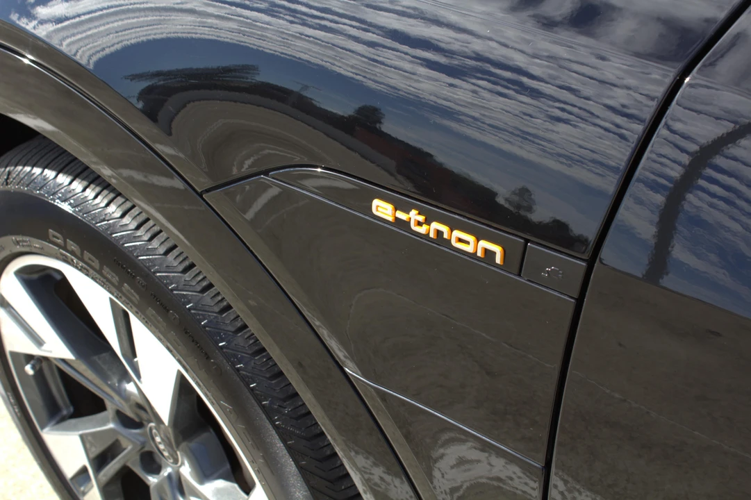 2022 Audi e-tron - Image 23 of 31