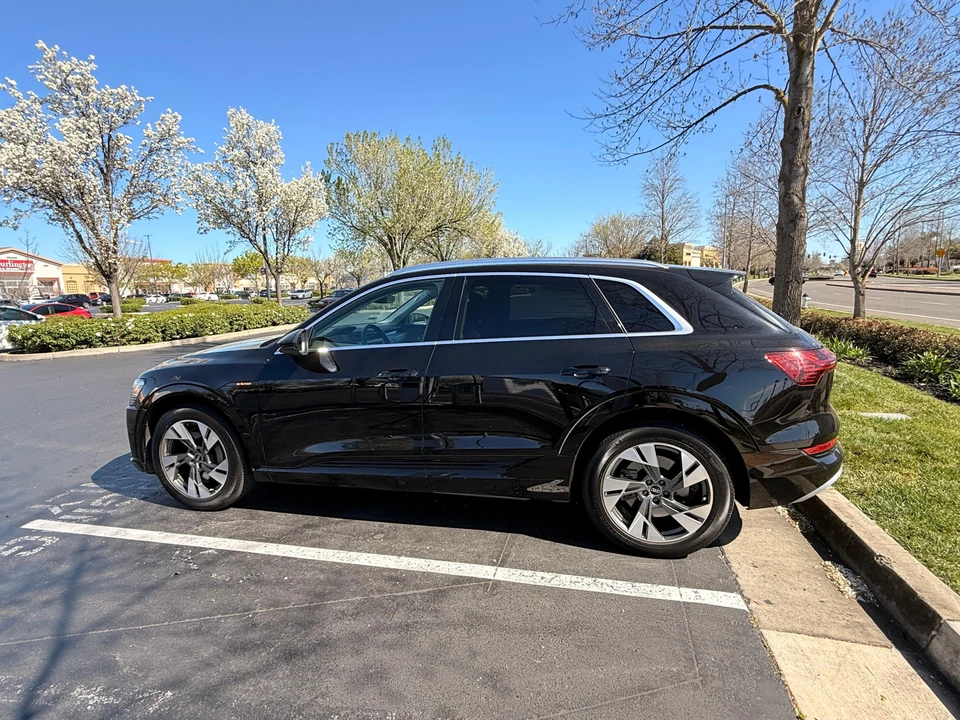 2022 Audi e-tron - Image 9 of 31