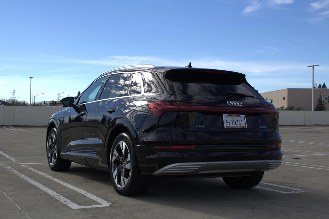 2022 Audi e-tron - Image 10 of 31