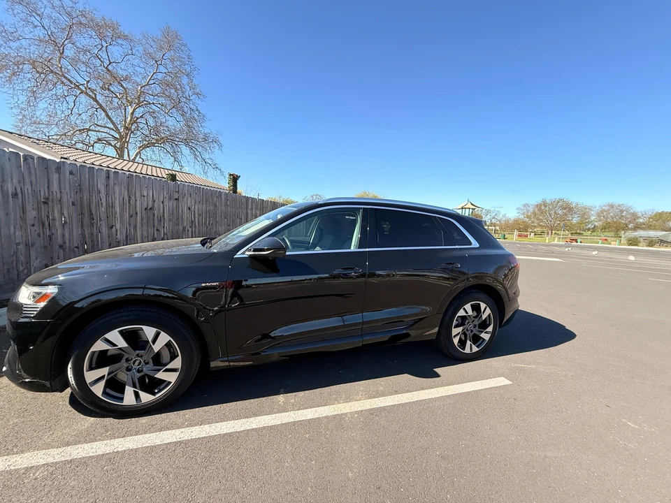 2022 Audi e-tron - Image 8 of 31