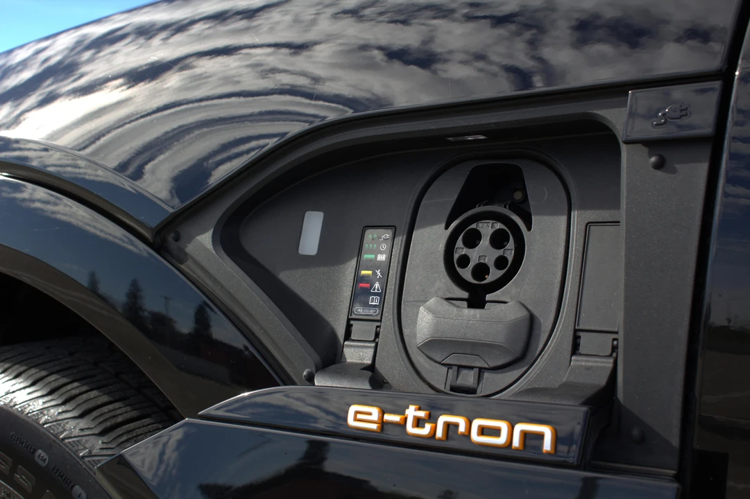2022 Audi e-tron - Image 24 of 31