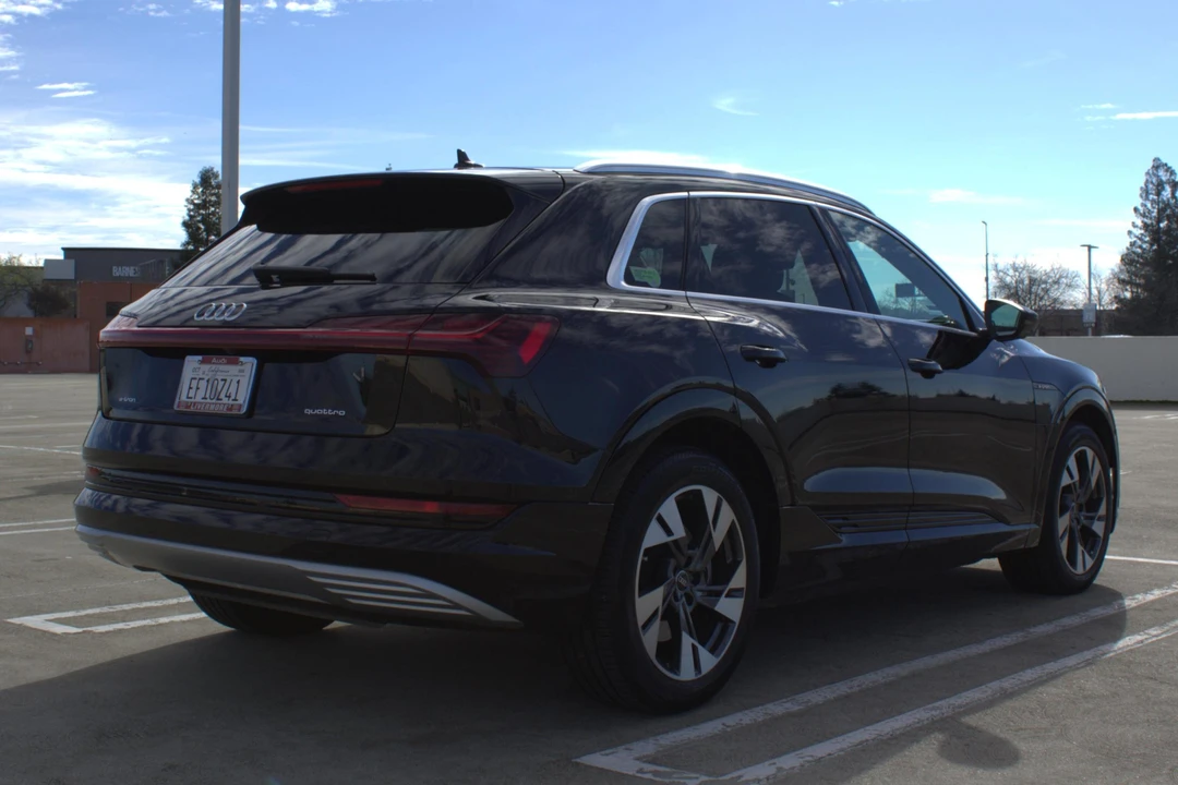 2022 Audi e-tron - Image 4 of 31