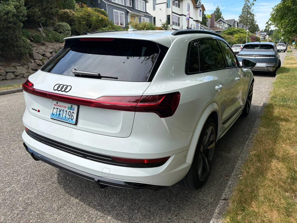 2022 Audi e-tron - Image 4 of 17
