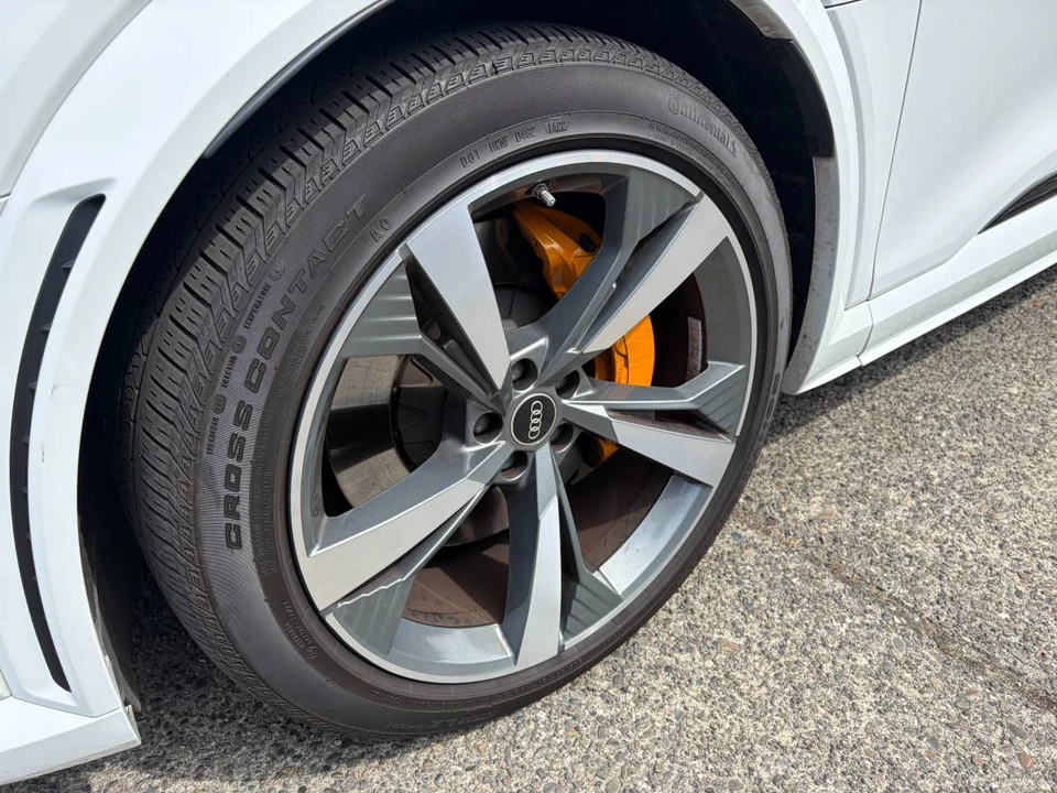 2022 Audi e-tron - Image 13 of 17