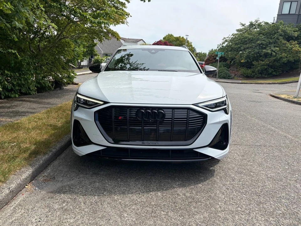2022 Audi e-tron - Image 2 of 17