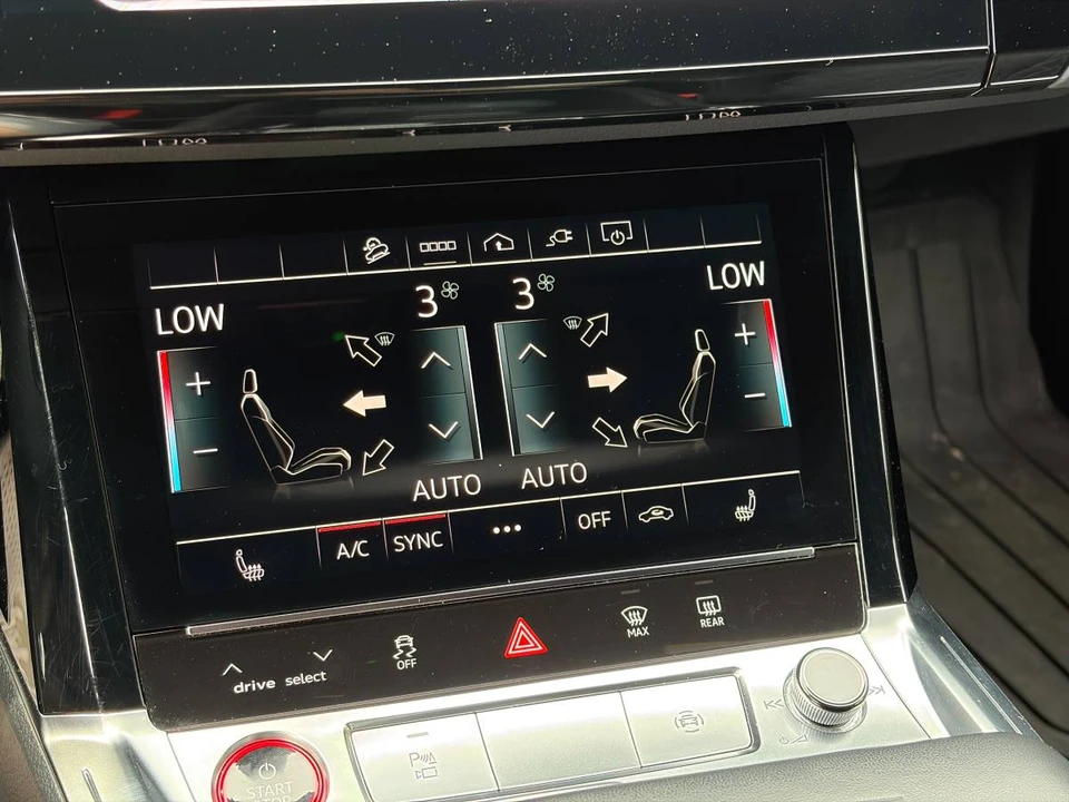 2022 Audi e-tron - Image 15 of 17