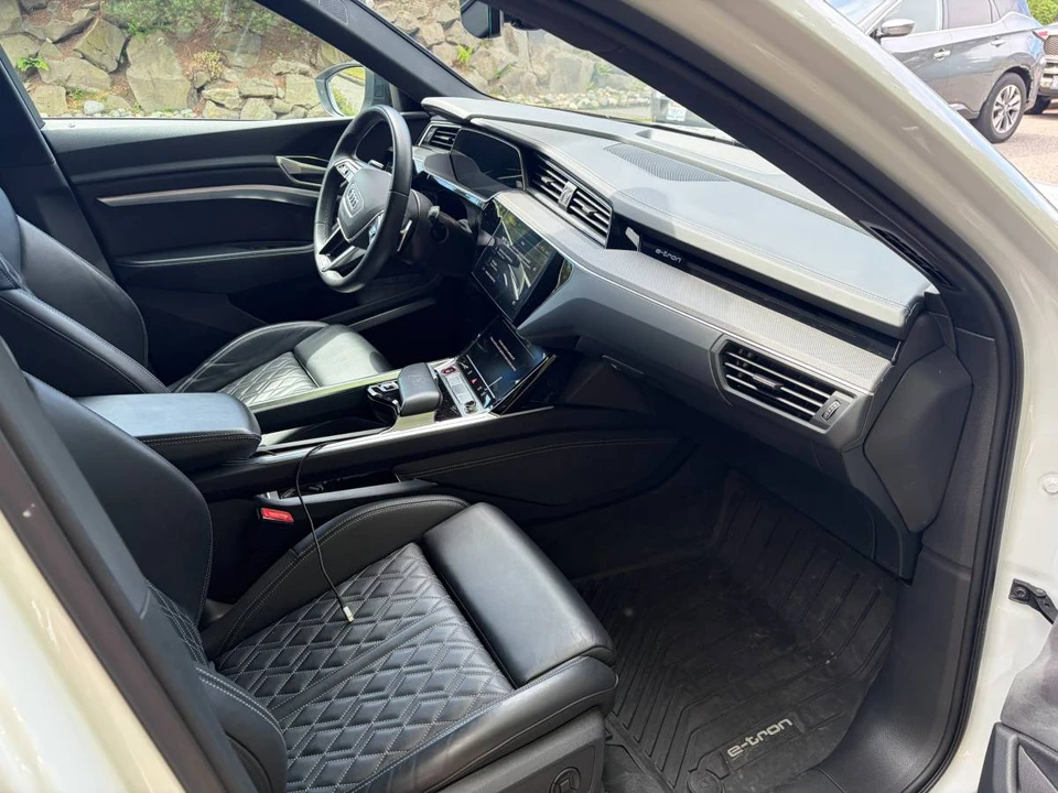 2022 Audi e-tron - Image 5 of 17