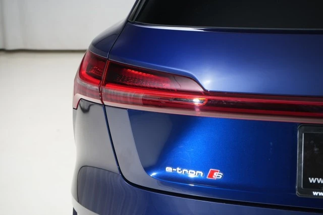 2022 Audi e-tron GT - Image 10 of 21