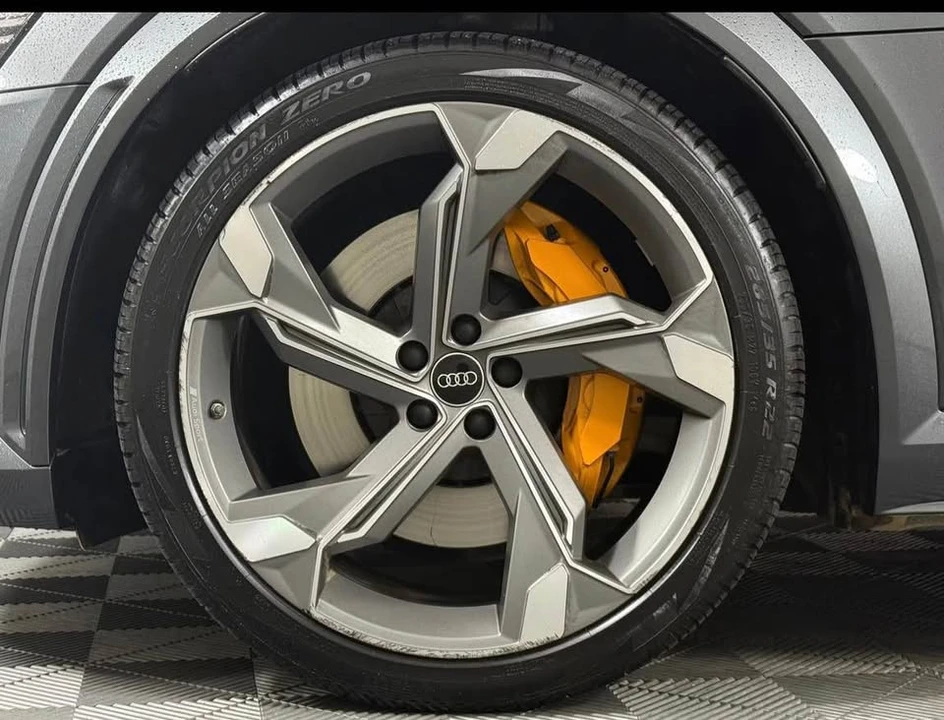 2022 Audi e-tron - Image 6 of 11
