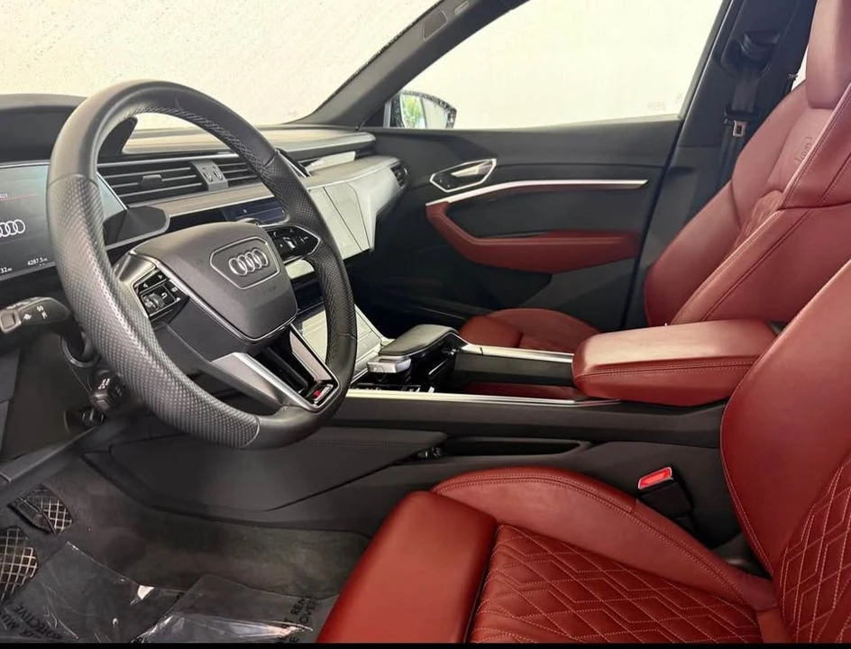 2022 Audi e-tron - Image 8 of 11
