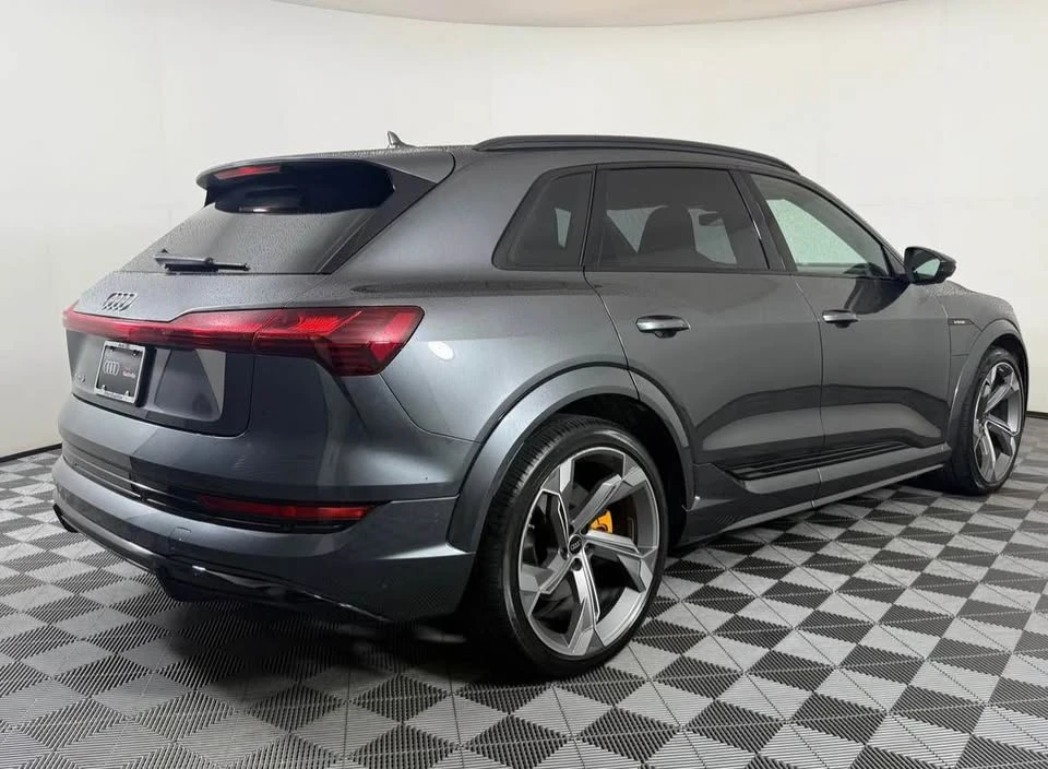 2022 Audi e-tron - Image 5 of 11