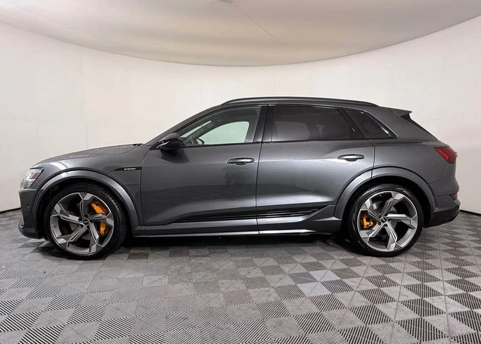 2022 Audi e-tron - Image 2 of 11