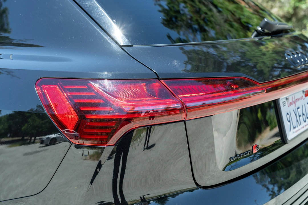 2022 Audi e-tron - Image 14 of 31