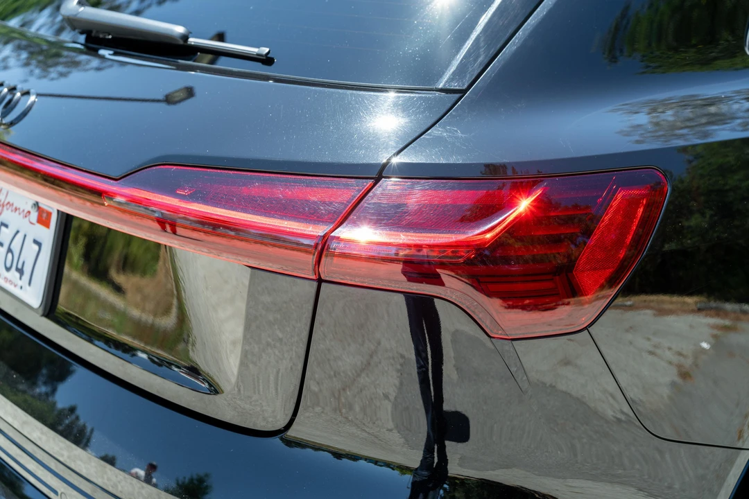 2022 Audi e-tron - Image 15 of 31