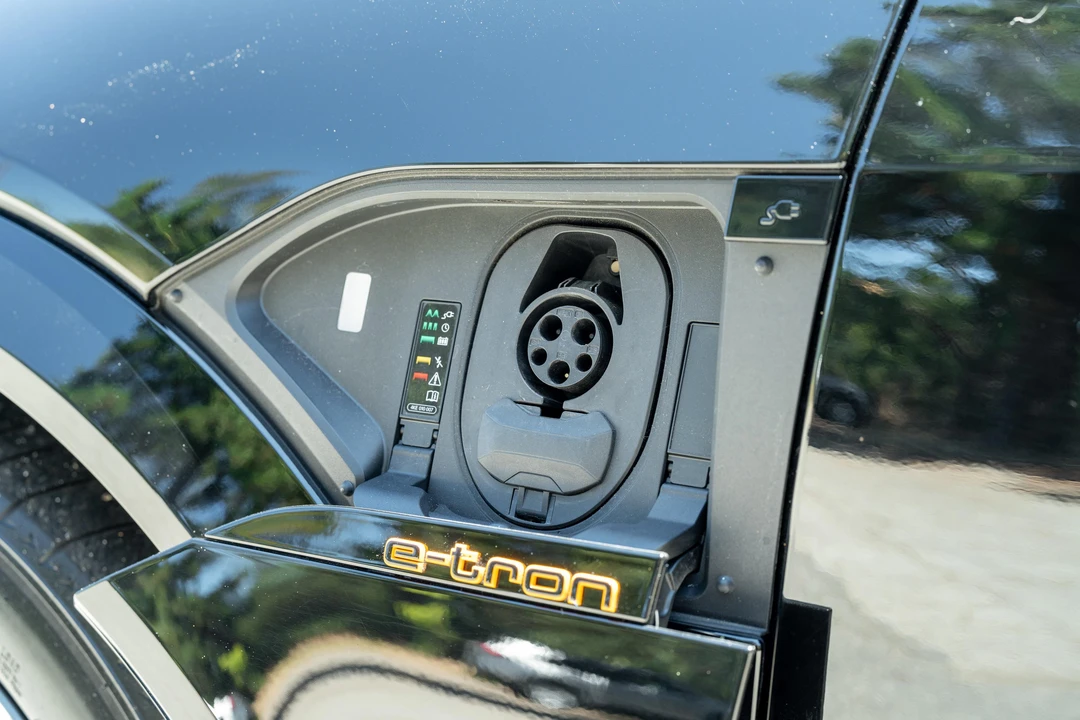 2022 Audi e-tron - Image 18 of 31