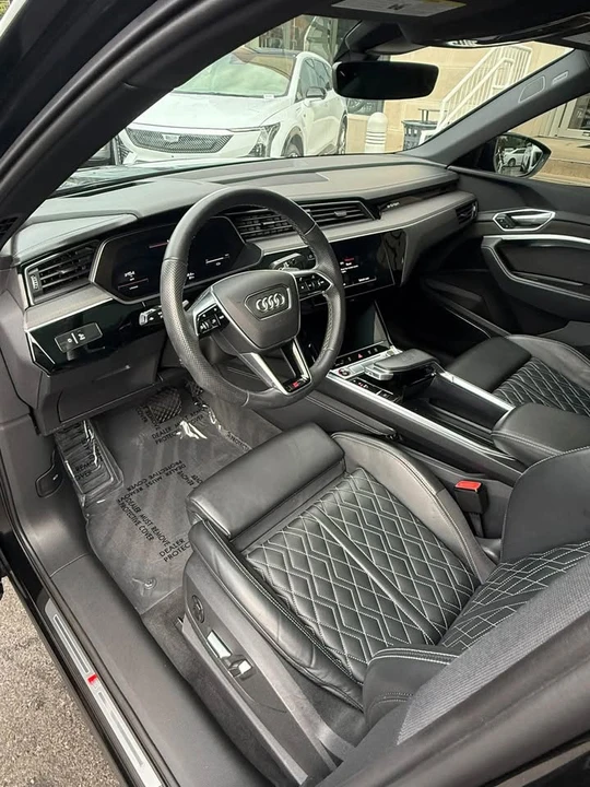 2022 Audi e-tron - Image 6 of 8